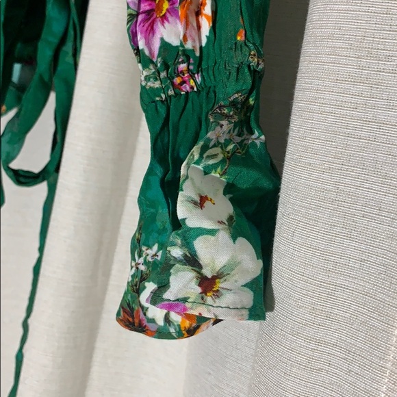 Green floral wrap top - Picture 5 of 6